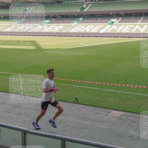13.09.2026 - 21. swb-Marathon Bremen Michael Burmester http://msf.ph/oto/10305847 13.09.2026 12:05:39 Laufen im Stadion 176, 207, 1231, 1681, 1956 meine-sportfotos.de