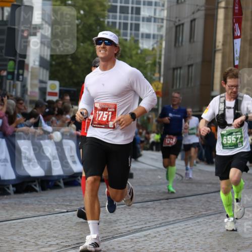 13.09.2026 - 21. swb-Marathon Bremen Strokosch-Dieckow http://msf.ph/oto/10305852 13.09.2026 12:59:39 Ziel 658, 1248, 1508, 1751, 1800, 1993, 2651, 3584, 4096, 6991, 8383, 9533, 807, 1320, 1485, 6557, 8850 meine-sportfotos.de
