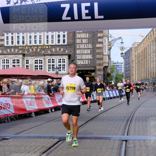 13.09.2026 - 21. swb-Marathon Bremen Tim E. http://msf.ph/oto/10305867 13.09.2026 10:49:40 Ziel 10294, 10514, 10655, 10739, 10835, 10846, 10910, 11092, 11191, 11567, 11621, 11635, 11896, 11984, 12376, 13577 meine-sportfotos.de