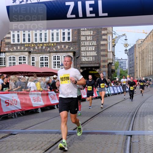 13.09.2026 - 21. swb-Marathon Bremen Tim E. http://msf.ph/oto/10305876 13.09.2026 10:49:41 Ziel 10294, 10514, 10655, 10739, 10835, 10846, 10910, 11092, 11191, 11621, 11635, 11984, 12376 meine-sportfotos.de