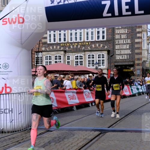 13.09.2026 - 21. swb-Marathon Bremen Tim E. http://msf.ph/oto/10305912 13.09.2026 10:49:42 Ziel 10294, 10655, 10739, 10835, 10846, 10910, 11092, 11191, 11621, 11635, 12376 meine-sportfotos.de