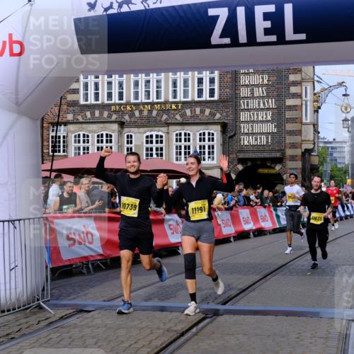 13.09.2026 - 21. swb-Marathon Bremen Tim E. http://msf.ph/oto/10305925 13.09.2026 10:49:43 Ziel 10294, 10739, 10835, 10846, 10910, 11092, 11191, 11621, 11635, 12376 meine-sportfotos.de