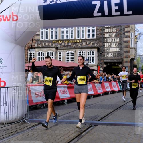 13.09.2026 - 21. swb-Marathon Bremen Tim E. http://msf.ph/oto/10305936 13.09.2026 10:49:43 Ziel 10294, 10739, 10835, 10846, 10910, 11092, 11191, 11621, 11635, 12376 meine-sportfotos.de