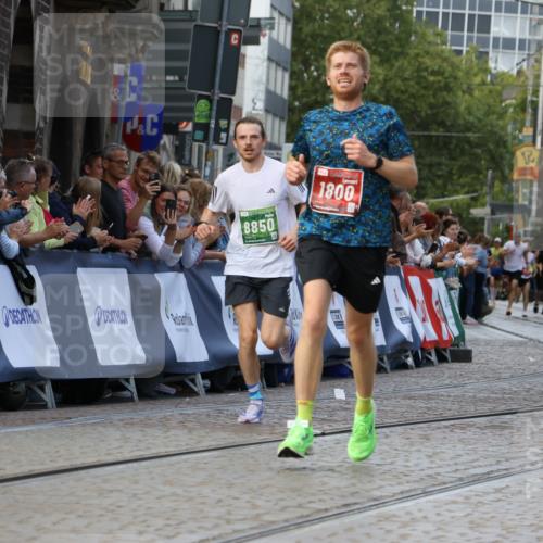 13.09.2026 - 21. swb-Marathon Bremen Strokosch-Dieckow http://msf.ph/oto/10305996 13.09.2026 12:59:45 Ziel 466, 658, 862, 1248, 1800, 1993, 2651, 3251, 4096, 8383, 9533, 807, 1320, 1485, 8850, 9153 meine-sportfotos.de