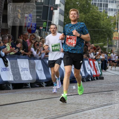 13.09.2026 - 21. swb-Marathon Bremen Strokosch-Dieckow http://msf.ph/oto/10306010 13.09.2026 12:59:45 Ziel 466, 658, 862, 1248, 1800, 1993, 2651, 3251, 4096, 8383, 9533, 807, 1320, 1485, 8850, 9153 meine-sportfotos.de
