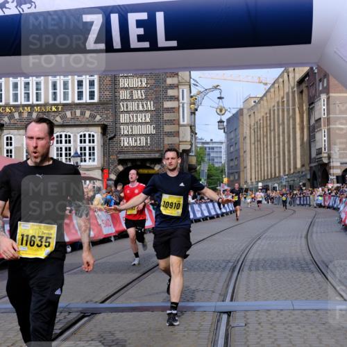 13.09.2026 - 21. swb-Marathon Bremen Tim E. http://msf.ph/oto/10306027 13.09.2026 10:49:47 Ziel 10739, 10835, 10846, 10910, 11092, 11191, 11621, 11635, 11717, 12376 meine-sportfotos.de