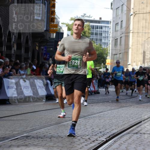 13.09.2026 - 21. swb-Marathon Bremen Strokosch-Dieckow http://msf.ph/oto/10306029 13.09.2026 13:24:13 Ziel 342, 2210, 2288, 2517, 3044, 3642, 4601, 4671, 5011, 5104, 5116, 5146, 5231, 5397, 5623, 6332, 6648, 6772, 7094, 7105, 7216, 7357, 7475, 7761, 8051, 8052, 8290, 10059, 10115, 13007, 13197, 1250, 2295, 2491, 4000, 4559, 5668, 5669, 5929, 6080, 7069, 7081, 7156, 8415, 8784, 9573, 9676 meine-sportfotos.de