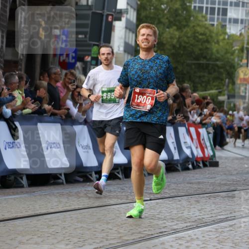 13.09.2026 - 21. swb-Marathon Bremen Strokosch-Dieckow http://msf.ph/oto/10306038 13.09.2026 12:59:45 Ziel 466, 658, 862, 1248, 1800, 1993, 2651, 3251, 4096, 8383, 9533, 807, 1320, 1485, 8850, 9153 meine-sportfotos.de