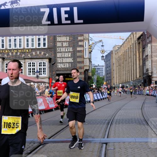13.09.2026 - 21. swb-Marathon Bremen Tim E. http://msf.ph/oto/10306040 13.09.2026 10:49:47 Ziel 10739, 10835, 10846, 10910, 11092, 11191, 11621, 11635, 11717, 12376 meine-sportfotos.de