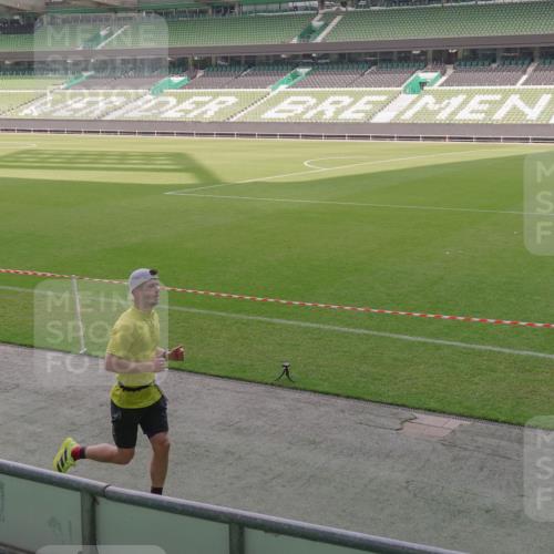 13.09.2026 - 21. swb-Marathon Bremen Michael Burmester http://msf.ph/oto/10306048 13.09.2026 12:14:12 Laufen im Stadion 245, 540, 822, 1149, 1046, 1651, 1671, 2054 meine-sportfotos.de