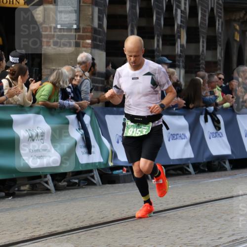 13.09.2026 - 21. swb-Marathon Bremen Strokosch-Dieckow http://msf.ph/oto/10306063 13.09.2026 12:59:53 Ziel 126, 277, 466, 862, 1852, 3251, 4964, 5316, 5828, 6557, 603, 735, 1571, 1758, 1911, 1930, 7170, 9153 meine-sportfotos.de