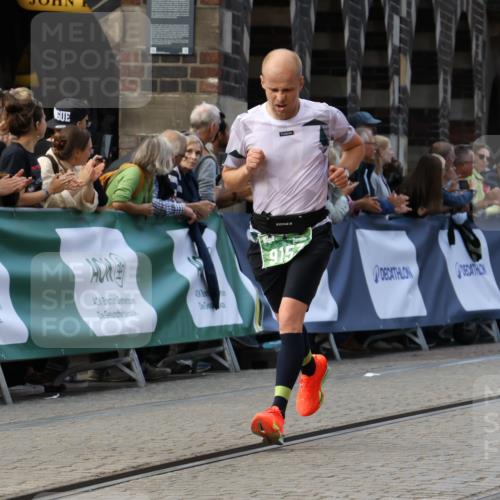 13.09.2026 - 21. swb-Marathon Bremen Strokosch-Dieckow http://msf.ph/oto/10306087 13.09.2026 12:59:54 Ziel 126, 277, 466, 862, 1852, 3251, 4964, 5316, 5828, 6557, 603, 735, 1571, 1758, 1911, 1930, 7170, 9153 meine-sportfotos.de