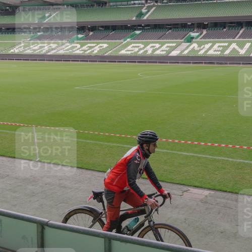 13.09.2026 - 21. swb-Marathon Bremen Michael Burmester http://msf.ph/oto/10306113 13.09.2026 12:16:15 Laufen im Stadion 1028, 1190, 1192, 1263, 1670, 1766, 1997, 317, 443, 796, 1149 meine-sportfotos.de