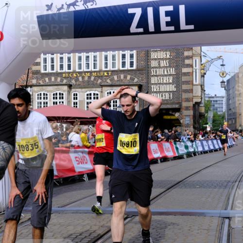 13.09.2026 - 21. swb-Marathon Bremen Tim E. http://msf.ph/oto/10306115 13.09.2026 10:49:48 Ziel 10739, 10835, 10846, 10910, 11092, 11191, 11621, 11635, 11717, 12376 meine-sportfotos.de