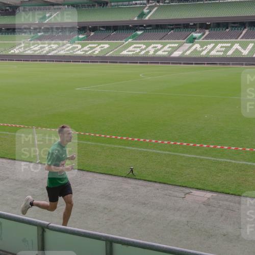 13.09.2026 - 21. swb-Marathon Bremen Michael Burmester http://msf.ph/oto/10306141 13.09.2026 12:16:31 Laufen im Stadion 1028, 1190, 1192, 1263, 1670, 1766, 1997, 317, 443, 796, 1149 meine-sportfotos.de