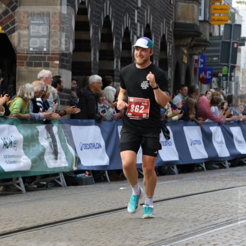 13.09.2026 - 21. swb-Marathon Bremen Strokosch-Dieckow http://msf.ph/oto/10306153 13.09.2026 12:59:59 Ziel 126, 277, 466, 862, 1485, 1852, 3251, 4964, 5316, 5828, 6557, 603, 735, 912, 1571, 1758, 1911, 1930, 7170, 8689 meine-sportfotos.de