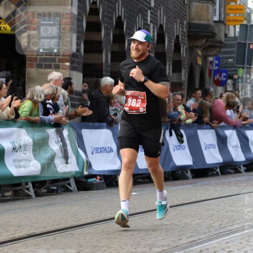 13.09.2026 - 21. swb-Marathon Bremen Strokosch-Dieckow http://msf.ph/oto/10306182 13.09.2026 12:59:59 Ziel 126, 277, 466, 862, 1485, 1852, 3251, 4964, 5316, 5828, 6557, 603, 735, 912, 1571, 1758, 1911, 1930, 7170, 8689 meine-sportfotos.de
