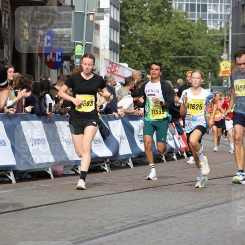 13.09.2026 - 21. swb-Marathon Bremen Strokosch-Dieckow http://msf.ph/oto/10306210 13.09.2026 10:51:09 Ziel 10200, 10267, 10537, 10764, 11076, 11087, 11170, 11753, 11961, 12004, 12052, 12070, 12179, 12351, 12488, 12560, 13544, 10381, 10471, 10515, 10825, 10887, 10984, 11503, 11801, 11973, 12051, 12133, 12548, 12552 meine-sportfotos.de