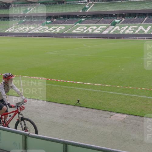 13.09.2026 - 21. swb-Marathon Bremen Michael Burmester http://msf.ph/oto/10306214 13.09.2026 12:20:39 Laufen im Stadion 634, 1957, 513, 917, 1154, 1190, 1192, 1263 meine-sportfotos.de