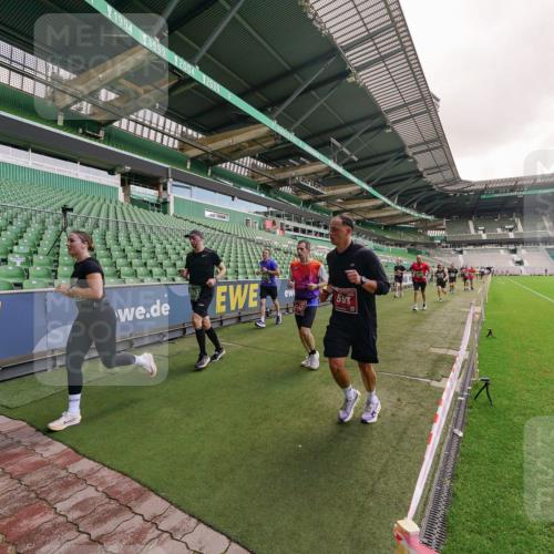 13.09.2026 - 21. swb-Marathon Bremen Michael Burmester http://msf.ph/oto/10306243 13.09.2026 12:58:22 Laufen im Stadion 141, 148, 191, 226, 334, 511, 672, 776, 789, 790, 909, 972, 1010, 1119, 1191, 1199, 1254, 1281, 1535, 1642, 1647, 1752, 1809, 1881, 1900, 1931, 1933, 2046, 2051, 2075, 2210, 2324, 2343, 2367, 2371, 2397, 2402, 2423, 2425, 2493, 2577, 2640, 2771, 2807, 2827, 2885, 2903, 2904, 2979, 3021, 3051, 3078, 3098, 3120, 3138, 3148, 3182, 3186, 3233, 3319, 3338, 3435, 3450, 3514, 3534, 3560, 3634, 3655, 3685, 3690, 3695, 3760, 3866, 3933, 3934, 3939, 4101, 4316, 4319, 205 meine-sportfotos.de