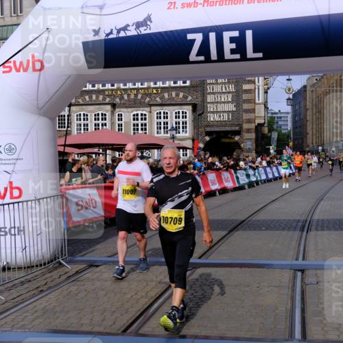 13.09.2026 - 21. swb-Marathon Bremen Tim E. http://msf.ph/oto/10306246 13.09.2026 10:50:01 Ziel 10508, 10709, 11007, 11183, 11717 meine-sportfotos.de