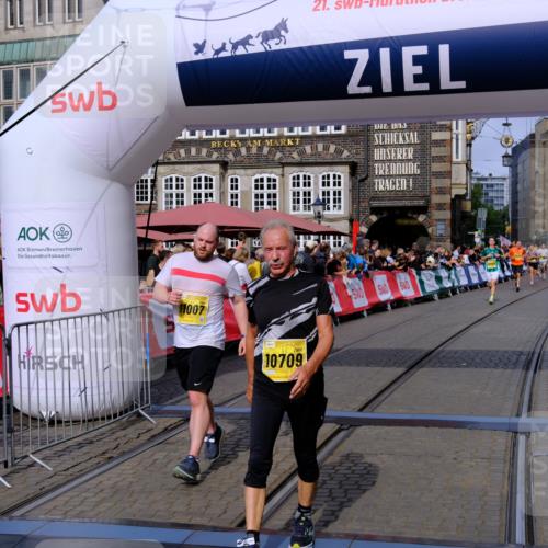 13.09.2026 - 21. swb-Marathon Bremen Tim E. http://msf.ph/oto/10306267 13.09.2026 10:50:02 Ziel 10508, 10709, 10966, 11007, 11035, 11183, 11717 meine-sportfotos.de
