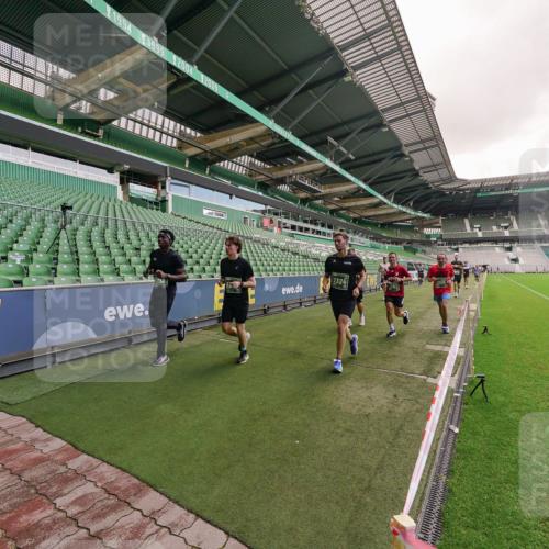 13.09.2026 - 21. swb-Marathon Bremen Michael Burmester http://msf.ph/oto/10306278 13.09.2026 12:58:28 Laufen im Stadion 141, 148, 191, 226, 334, 511, 672, 776, 789, 790, 909, 972, 1010, 1119, 1191, 1199, 1254, 1281, 1535, 1642, 1647, 1752, 1809, 1881, 1900, 1931, 1933, 2046, 2051, 2075, 2210, 2324, 2343, 2367, 2371, 2397, 2402, 2423, 2425, 2493, 2577, 2771, 2807, 2827, 2885, 2903, 2904, 2979, 3021, 3051, 3098, 3120, 3138, 3148, 3182, 3186, 3233, 3319, 3338, 3435, 3450, 3516, 3534, 3560, 3634, 3655, 3685, 3690, 3695, 3760, 3866, 3933, 3934, 3939, 4101, 4316, 4319, 205 meine-sportfotos.de