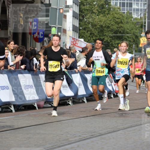 13.09.2026 - 21. swb-Marathon Bremen Strokosch-Dieckow http://msf.ph/oto/10306284 13.09.2026 10:51:09 Ziel 10200, 10267, 10537, 10764, 11076, 11087, 11170, 11753, 11961, 12004, 12052, 12070, 12179, 12351, 12488, 12560, 13544, 10381, 10471, 10515, 10825, 10887, 10984, 11503, 11801, 11973, 12051, 12133, 12548, 12552 meine-sportfotos.de