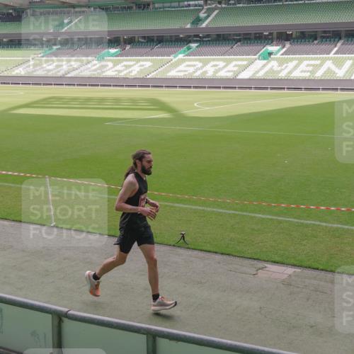 13.09.2026 - 21. swb-Marathon Bremen Michael Burmester http://msf.ph/oto/10306305 13.09.2026 12:23:35 Laufen im Stadion 129, 149, 236, 289, 798, 1483, 1490, 1567, 634, 1957 meine-sportfotos.de