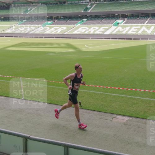 13.09.2026 - 21. swb-Marathon Bremen Michael Burmester http://msf.ph/oto/10306317 13.09.2026 12:23:48 Laufen im Stadion 129, 149, 236, 289, 798, 1483, 1490, 1567, 634, 1957 meine-sportfotos.de