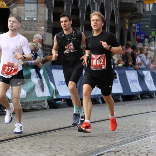 13.09.2026 - 21. swb-Marathon Bremen Strokosch-Dieckow http://msf.ph/oto/10306337 13.09.2026 13:00:05 Ziel 126, 277, 466, 807, 862, 1320, 1485, 1852, 4964, 5316, 5828, 6557, 8850, 671, 912, 1571, 7015, 8689 meine-sportfotos.de