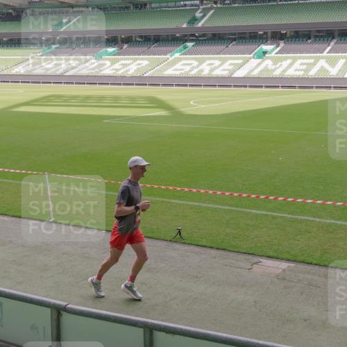 13.09.2026 - 21. swb-Marathon Bremen Michael Burmester http://msf.ph/oto/10306341 13.09.2026 12:23:54 Laufen im Stadion 129, 149, 236, 289, 798, 1483, 1490, 1567, 634, 1957 meine-sportfotos.de