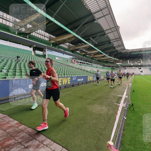 13.09.2026 - 21. swb-Marathon Bremen Michael Burmester http://msf.ph/oto/10306383 13.09.2026 12:58:44 Laufen im Stadion 141, 148, 191, 226, 232, 334, 511, 672, 745, 789, 790, 909, 972, 1010, 1080, 1119, 1166, 1191, 1199, 1254, 1281, 1516, 1535, 1642, 1647, 1752, 1881, 1931, 1933, 2046, 2210, 2289, 2324, 2343, 2367, 2371, 2397, 2402, 2423, 2425, 2577, 2771, 2806, 2807, 2827, 2885, 2899, 2903, 2953, 2961, 2979, 3015, 3021, 3051, 3098, 3120, 3124, 3138, 3148, 3182, 3186, 3190, 3233, 3319, 3338, 3435, 3516, 3531, 3534, 3560, 3652, 3655, 3685, 3690, 3695, 3866, 3933, 3934, 4101, 205 meine-sportfotos.de