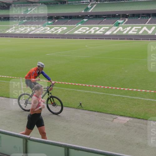 13.09.2026 - 21. swb-Marathon Bremen Michael Burmester http://msf.ph/oto/10306401 13.09.2026 12:25:33 Laufen im Stadion 149, 447, 814, 875, 968, 1187, 1313, 1544, 1840, 2044, 2143, 236, 642, 1957 meine-sportfotos.de