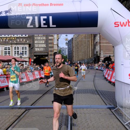 13.09.2026 - 21. swb-Marathon Bremen Tim E. http://msf.ph/oto/10306402 13.09.2026 10:50:07 Ziel 10508, 10593, 10709, 10966, 11005, 11007, 11035, 11183, 12380 meine-sportfotos.de