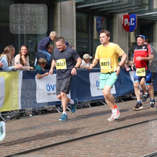 13.09.2026 - 21. swb-Marathon Bremen Strokosch-Dieckow http://msf.ph/oto/10306420 13.09.2026 10:53:34 Ziel 10141, 10174, 10227, 10255, 10478, 10579, 10684, 10685, 10708, 10822, 10838, 10905, 10947, 11010, 11206, 11489, 11502, 11596, 11950, 12075, 12244, 12331, 12341, 12356, 12405, 12435, 12492, 12515, 13531, 13597, 10222, 10448, 10479, 10626, 10757, 10780, 10821, 10845, 10886, 11168, 11242, 11379, 11446, 11590, 11800, 12040, 12056, 12119, 12275, 12308, 12461 meine-sportfotos.de