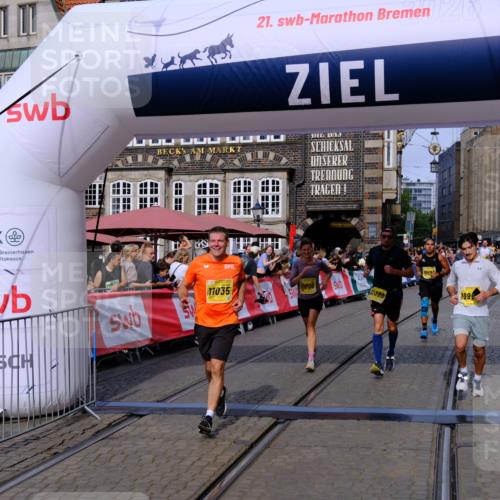 13.09.2026 - 21. swb-Marathon Bremen Tim E. http://msf.ph/oto/10306439 13.09.2026 10:50:10 Ziel 10452, 10508, 10593, 10709, 10966, 11005, 11007, 11035, 11183, 11415, 12380, 12510 meine-sportfotos.de