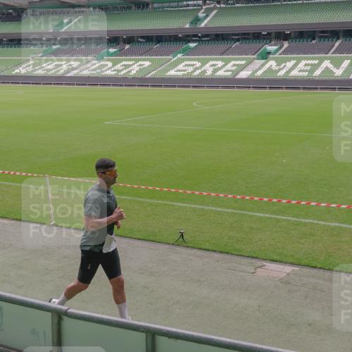 13.09.2026 - 21. swb-Marathon Bremen Michael Burmester http://msf.ph/oto/10306453 13.09.2026 12:25:59 Laufen im Stadion 206, 322, 447, 814, 841, 875, 968, 1187, 1313, 1544, 1840, 2044, 2143, 129, 236, 642 meine-sportfotos.de