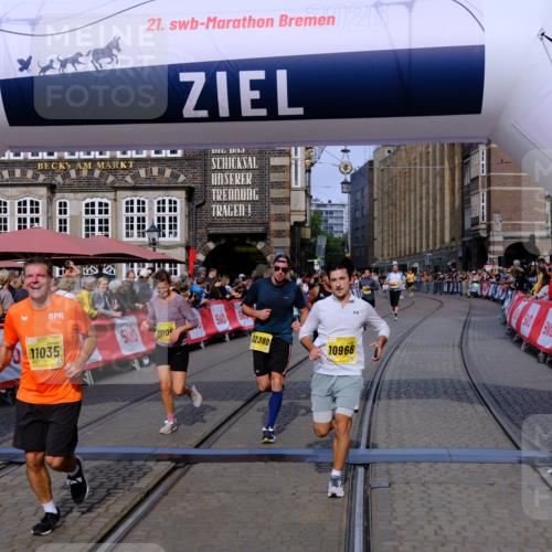 13.09.2026 - 21. swb-Marathon Bremen Tim E. http://msf.ph/oto/10306471 13.09.2026 10:50:11 Ziel 10452, 10508, 10593, 10709, 10966, 11005, 11007, 11035, 11183, 11415, 12380, 12510 meine-sportfotos.de