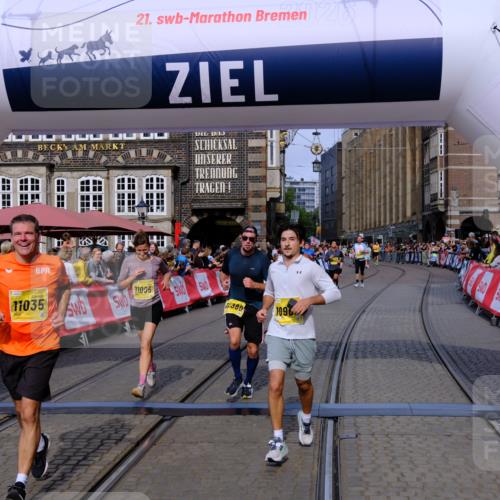 13.09.2026 - 21. swb-Marathon Bremen Tim E. http://msf.ph/oto/10306483 13.09.2026 10:50:11 Ziel 10452, 10508, 10593, 10709, 10966, 11005, 11007, 11035, 11183, 11415, 12380, 12510 meine-sportfotos.de
