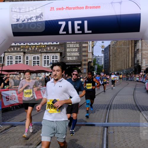 13.09.2026 - 21. swb-Marathon Bremen Tim E. http://msf.ph/oto/10306520 13.09.2026 10:50:12 Ziel 10452, 10508, 10593, 10709, 10966, 11005, 11007, 11035, 11183, 11415, 12380, 12510 meine-sportfotos.de