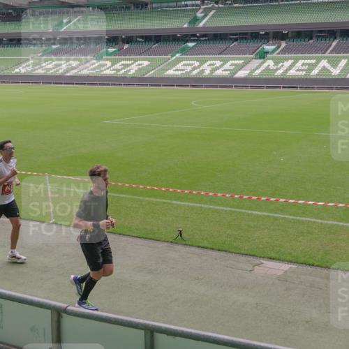 13.09.2026 - 21. swb-Marathon Bremen Michael Burmester http://msf.ph/oto/10306529 13.09.2026 12:26:52 Laufen im Stadion 103, 206, 238, 322, 420, 447, 841, 875, 968, 1187, 1352, 1840, 2032, 2044, 2143, 129, 149, 236, 289, 798, 1483, 1490, 1567 meine-sportfotos.de
