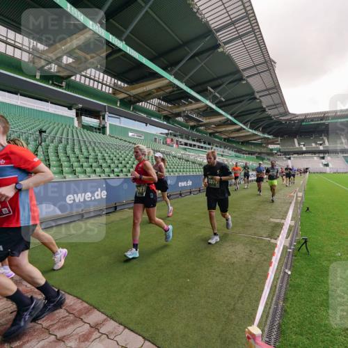 13.09.2026 - 21. swb-Marathon Bremen Michael Burmester http://msf.ph/oto/10306542 13.09.2026 12:59:15 Laufen im Stadion 141, 148, 191, 226, 232, 260, 342, 511, 672, 745, 789, 790, 972, 1080, 1119, 1166, 1191, 1199, 1209, 1281, 1493, 1494, 1516, 1642, 1647, 1931, 1933, 2046, 2088, 2210, 2289, 2343, 2367, 2397, 2425, 2481, 2517, 2570, 2577, 2771, 2806, 2807, 2827, 2885, 2899, 2914, 2953, 2961, 2979, 3015, 3021, 3098, 3120, 3124, 3138, 3148, 3186, 3190, 3233, 3273, 3319, 3338, 3435, 3516, 3531, 3534, 3560, 3652, 3655, 3695, 3861, 3930, 3933, 3934, 205 meine-sportfotos.de