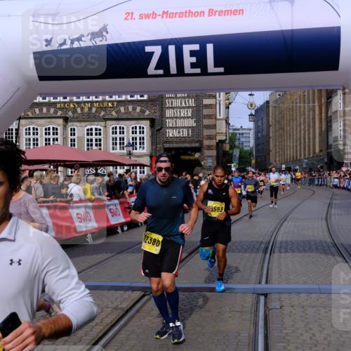 13.09.2026 - 21. swb-Marathon Bremen Tim E. http://msf.ph/oto/10306555 13.09.2026 10:50:12 Ziel 10452, 10508, 10593, 10709, 10966, 11005, 11007, 11035, 11183, 11415, 12380, 12510 meine-sportfotos.de