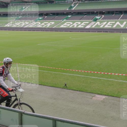13.09.2026 - 21. swb-Marathon Bremen Michael Burmester http://msf.ph/oto/10306561 13.09.2026 12:27:01 Laufen im Stadion 103, 206, 238, 322, 420, 447, 841, 875, 968, 1187, 1352, 1840, 2032, 2044, 2143, 129, 149, 236, 289, 798, 1483, 1490, 1567 meine-sportfotos.de