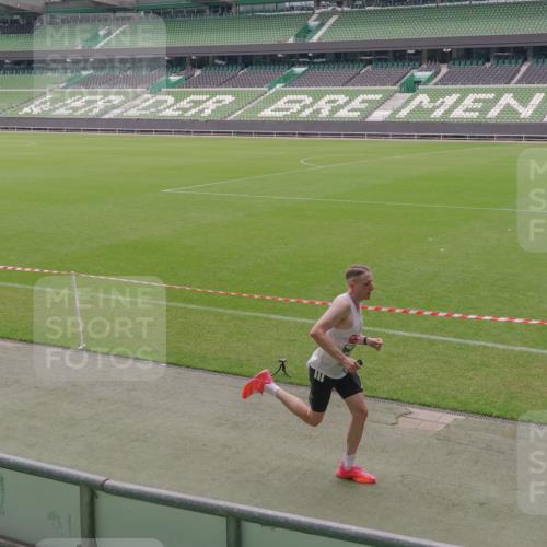 13.09.2026 - 21. swb-Marathon Bremen Michael Burmester http://msf.ph/oto/10306570 13.09.2026 12:27:02 Laufen im Stadion 103, 206, 238, 322, 420, 447, 841, 875, 968, 1187, 1352, 1840, 2032, 2044, 2143, 4264, 129, 149, 236, 289, 798, 1483, 1490, 1567 meine-sportfotos.de