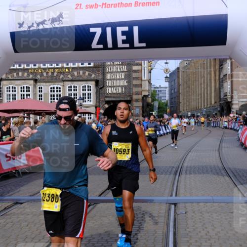 13.09.2026 - 21. swb-Marathon Bremen Tim E. http://msf.ph/oto/10306594 13.09.2026 10:50:13 Ziel 10452, 10508, 10593, 10966, 11005, 11007, 11035, 11183, 11415, 12380, 12510 meine-sportfotos.de