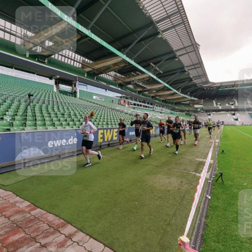 13.09.2026 - 21. swb-Marathon Bremen Michael Burmester http://msf.ph/oto/10306614 13.09.2026 12:59:30 Laufen im Stadion 135, 141, 148, 191, 226, 232, 260, 342, 511, 651, 672, 745, 972, 1080, 1119, 1166, 1209, 1281, 1368, 1493, 1494, 1516, 1642, 1647, 1861, 1931, 1933, 1935, 1963, 2088, 2210, 2289, 2293, 2306, 2343, 2367, 2425, 2481, 2517, 2570, 2577, 2686, 2771, 2806, 2807, 2827, 2885, 2899, 2914, 2953, 2961, 2979, 3015, 3021, 3076, 3098, 3105, 3120, 3124, 3148, 3190, 3233, 3273, 3338, 3354, 3435, 3480, 3516, 3531, 3534, 3560, 3652, 3729, 3855, 3861, 3930, 3933, 3934, 205 meine-sportfotos.de