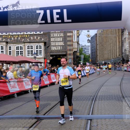 13.09.2026 - 21. swb-Marathon Bremen Tim E. http://msf.ph/oto/10306642 13.09.2026 10:50:17 Ziel 10452, 10508, 10593, 10876, 10966, 11005, 11035, 11183, 11415, 12240, 12380, 12510 meine-sportfotos.de