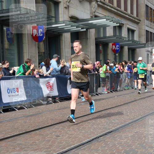 13.09.2026 - 21. swb-Marathon Bremen Strokosch-Dieckow http://msf.ph/oto/10306644 13.09.2026 10:53:40 Ziel 10255, 10579, 10684, 10685, 10708, 10822, 10947, 11010, 11206, 11290, 11329, 11489, 11596, 11950, 12075, 12244, 12356, 12405, 12435, 12492, 12515, 13531, 10141, 10174, 10222, 10227, 10478, 10479, 10626, 10757, 10780, 10821, 10838, 10845, 10886, 10905, 11168, 11242, 11379, 11446, 11502, 11590, 11800, 11950, 12056, 12119, 12308, 12331, 12341, 13597 meine-sportfotos.de